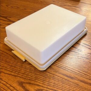 Tupperware Vintage Rectangle Cake Carrier Container Harvest Gold 15” X 11”